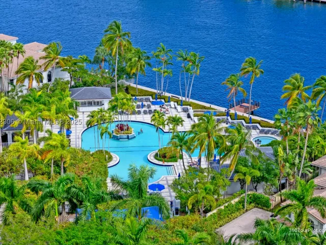 3-bedroom condo for sale in Aventura - 21050 Point Pl 2001 - MondialRealty