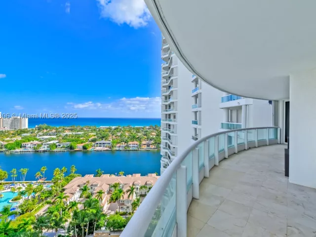 3-bedroom condo for sale in Aventura - 21050 Point Pl 2001 - MondialRealty
