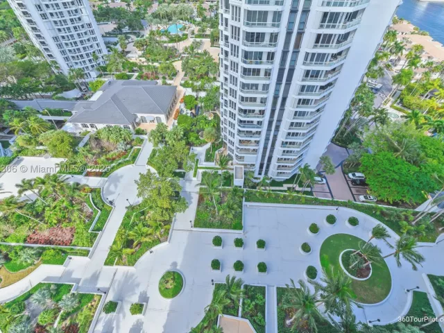 3-bedroom condo for sale in Aventura - 21050 Point Pl 2001 - MondialRealty