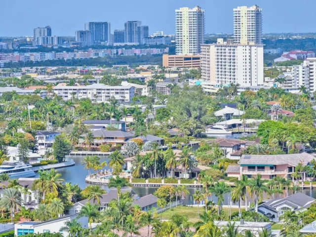 3-bedroom condo for sale in Aventura - 21050 Point Pl 2001 - MondialRealty
