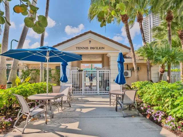 3-bedroom condo for sale in Aventura - 21050 Point Pl 2001 - MondialRealty