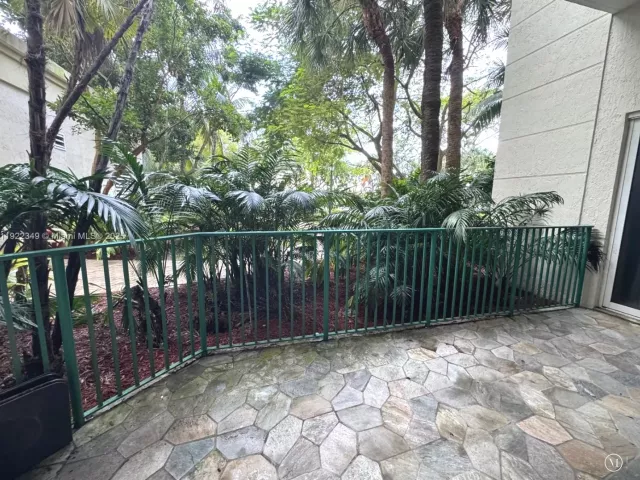 3-bedroom condo for sale in Aventura - 20000 E Country Club Dr 104 - MondialRealty