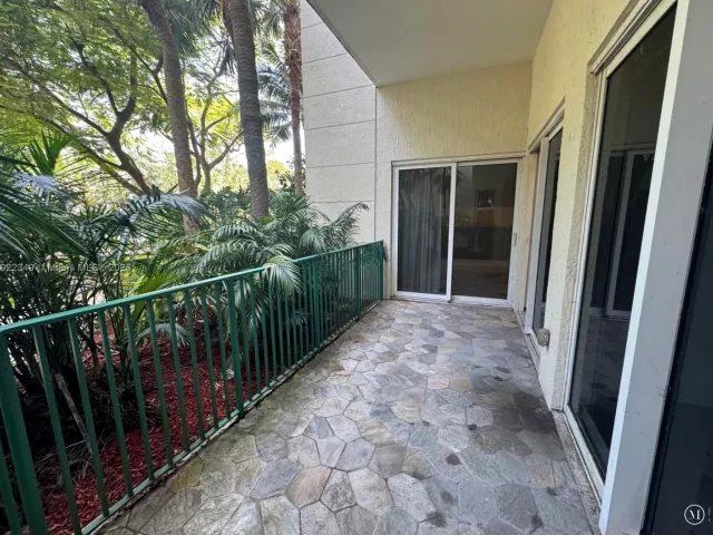 3-bedroom condo for sale in Aventura - 20000 E Country Club Dr 104 - MondialRealty