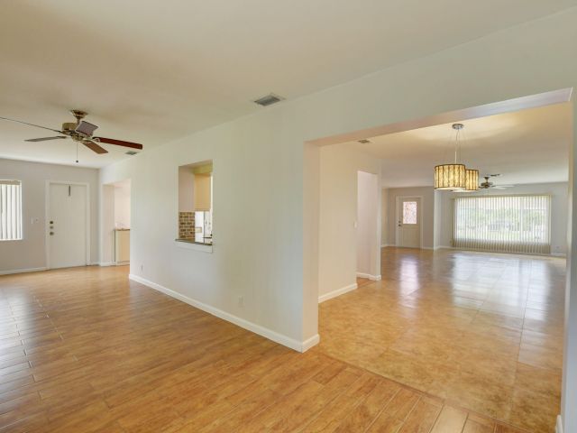 Home for rent at 6347 Country Wood Way - photo 6866438