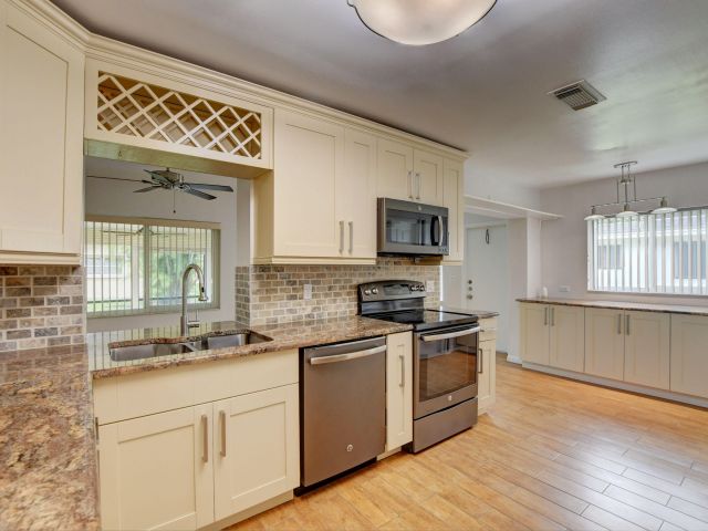 Home for rent at 6347 Country Wood Way - photo 6866450