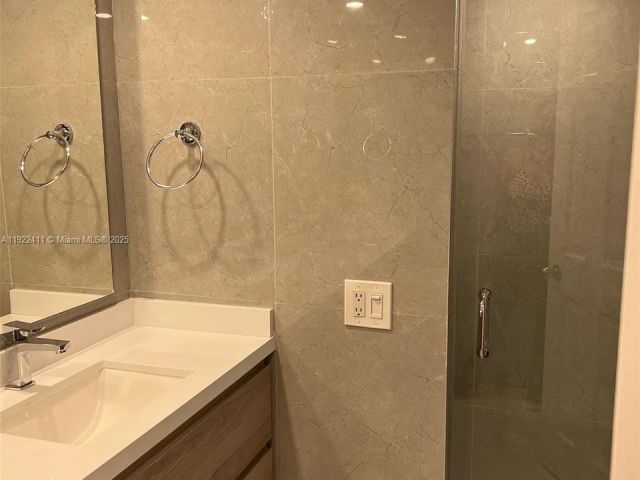 Apartment for rent  Unit #A-1856 - photo 6841675