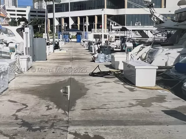 3-bedroom condo for rent in Miami - 1717 N Bayshore Dr A-1856 - MondialRealty