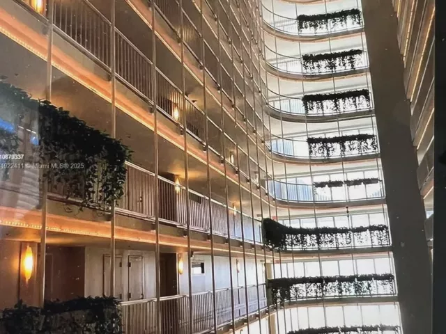 3-bedroom condo for rent in Miami - 1717 N Bayshore Dr A-1856 - MondialRealty