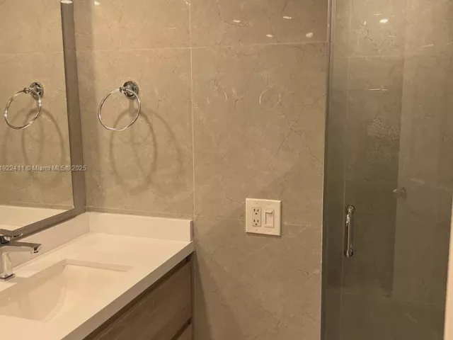 3-bedroom condo for rent in Miami - 1717 N Bayshore Dr A-1856 - MondialRealty