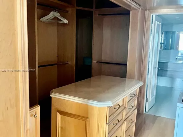 3-bedroom condo for rent in Miami - 1717 N Bayshore Dr A-1856 - MondialRealty