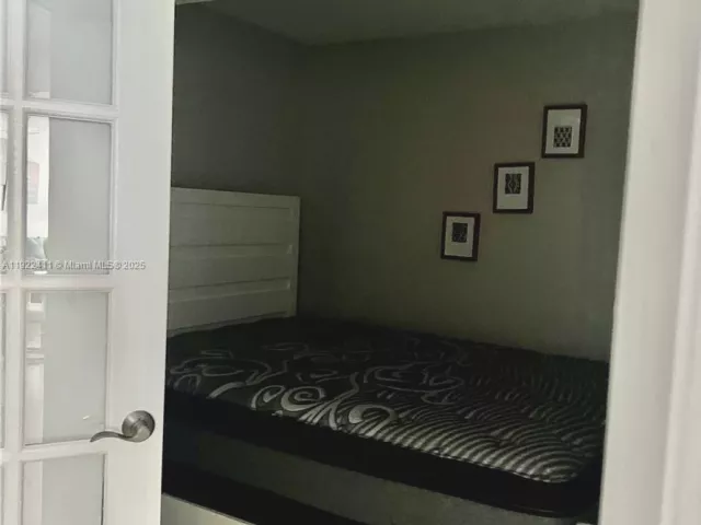 3-bedroom condo for rent in Miami - 1717 N Bayshore Dr A-1856 - MondialRealty