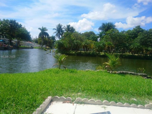 Home for rent at 209 SW 5th St - photo 6841792