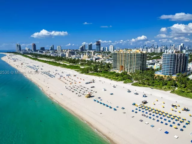 2-bedroom condo for sale in Miami Beach - 1500 Ocean Dr 907 - MondialRealty