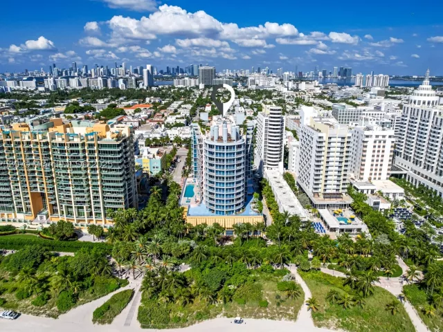 2-bedroom condo for sale in Miami Beach - 1500 Ocean Dr 907 - MondialRealty