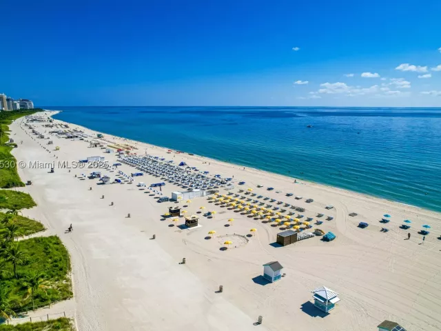 2-bedroom condo for sale in Miami Beach - 1500 Ocean Dr 907 - MondialRealty