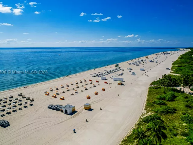 2-bedroom condo for sale in Miami Beach - 1500 Ocean Dr 907 - MondialRealty