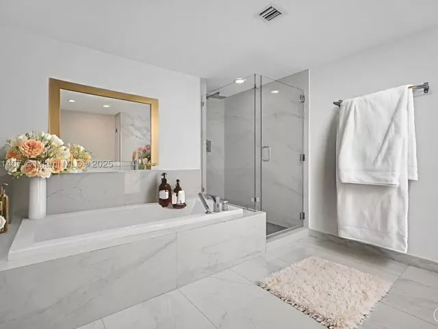 3-bedroom condo for sale in Sunny Isles Beach - 400 Sunny Isles Blvd 1519 - MondialRealty