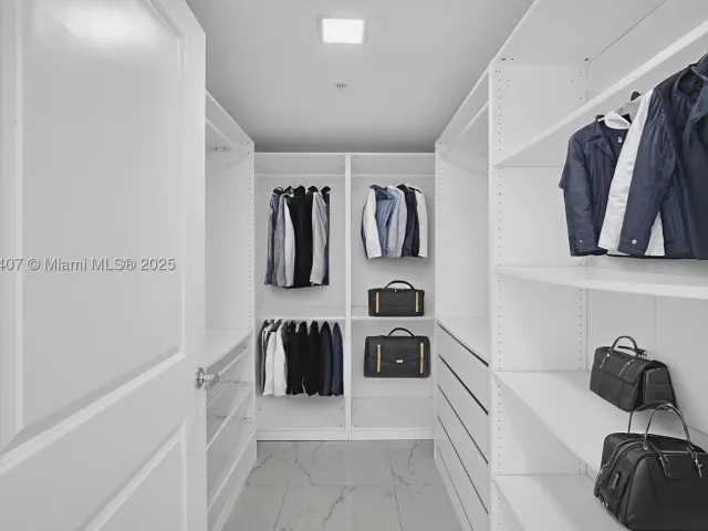 3-bedroom condo for sale in Sunny Isles Beach - 400 Sunny Isles Blvd 1519 - MondialRealty