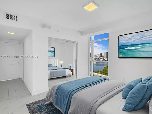 3-bedroom condo for sale in Sunny Isles Beach - 400 Sunny Isles Blvd 1519 - MondialRealty