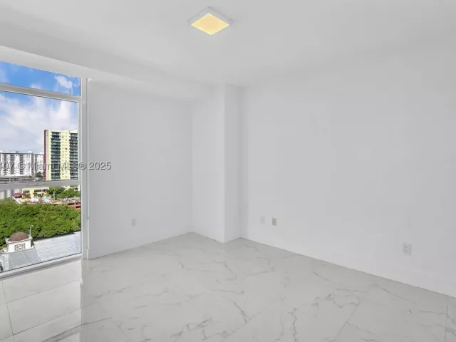 3-bedroom condo for sale in Sunny Isles Beach - 400 Sunny Isles Blvd 1519 - MondialRealty
