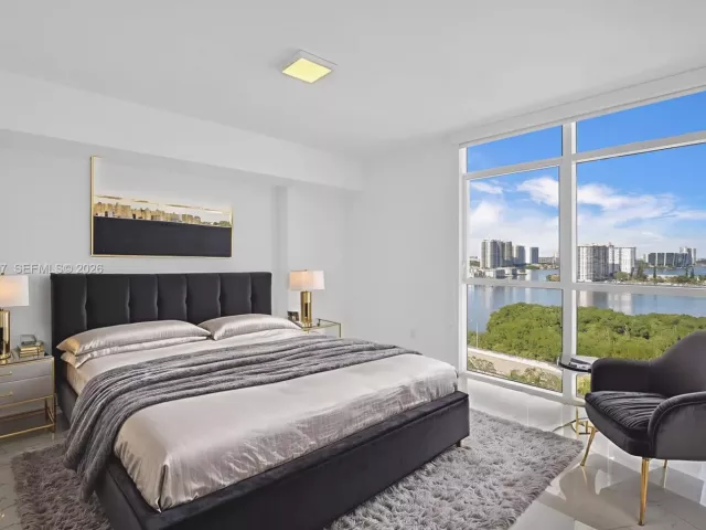 3-bedroom condo for sale in Sunny Isles Beach - 400 Sunny Isles Blvd 1519 - MondialRealty