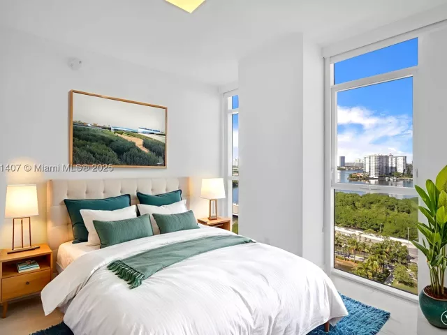 3-bedroom condo for sale in Sunny Isles Beach - 400 Sunny Isles Blvd 1519 - MondialRealty