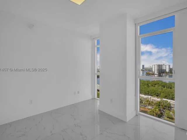 3-bedroom condo for sale in Sunny Isles Beach - 400 Sunny Isles Blvd 1519 - MondialRealty