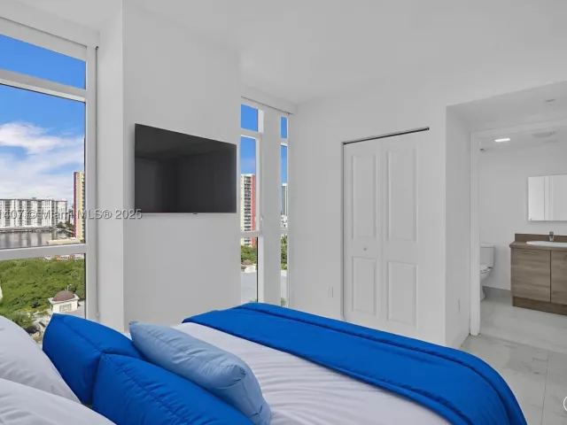 3-bedroom condo for sale in Sunny Isles Beach - 400 Sunny Isles Blvd 1519 - MondialRealty
