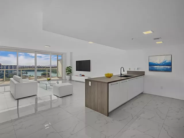 3-bedroom condo for sale in Sunny Isles Beach - 400 Sunny Isles Blvd 1519 - MondialRealty