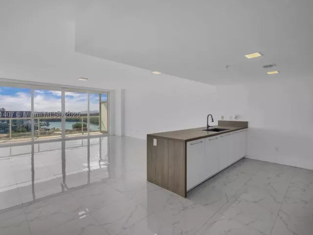 3-bedroom condo for sale in Sunny Isles Beach - 400 Sunny Isles Blvd 1519 - MondialRealty
