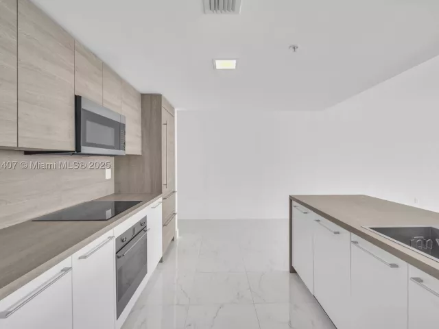 3-bedroom condo for sale in Sunny Isles Beach - 400 Sunny Isles Blvd 1519 - MondialRealty
