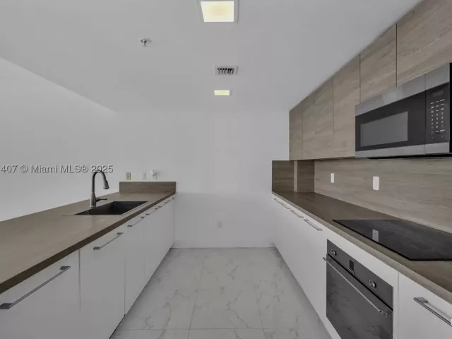 3-bedroom condo for sale in Sunny Isles Beach - 400 Sunny Isles Blvd 1519 - MondialRealty