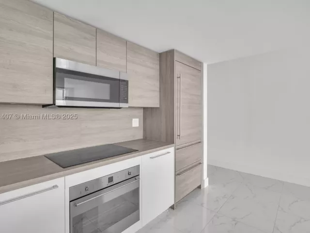 3-bedroom condo for sale in Sunny Isles Beach - 400 Sunny Isles Blvd 1519 - MondialRealty