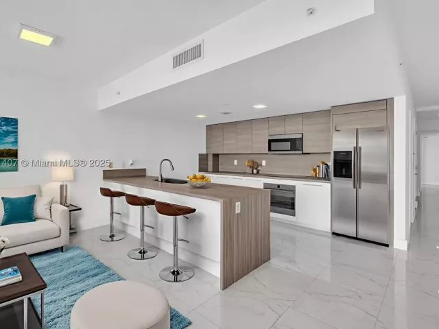3-bedroom condo for sale in Sunny Isles Beach - 400 Sunny Isles Blvd 1519 - MondialRealty