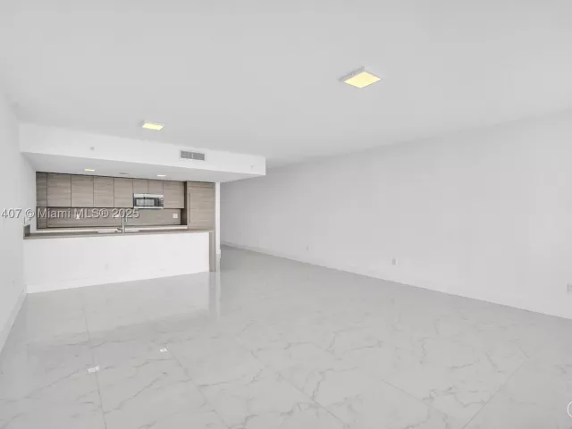 3-bedroom condo for sale in Sunny Isles Beach - 400 Sunny Isles Blvd 1519 - MondialRealty