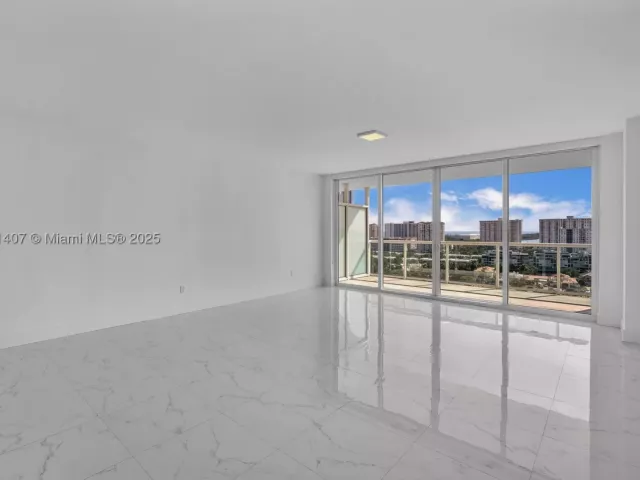 3-bedroom condo for sale in Sunny Isles Beach - 400 Sunny Isles Blvd 1519 - MondialRealty