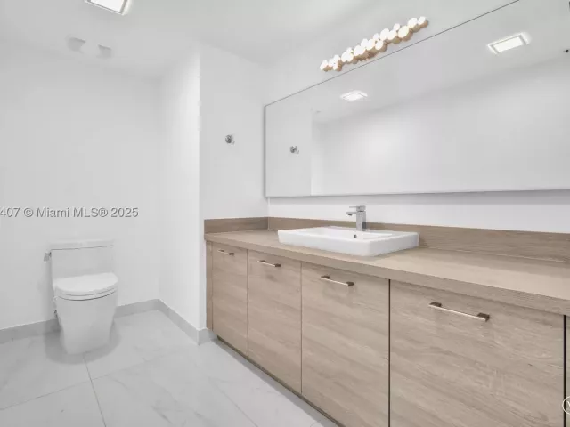3-bedroom condo for sale in Sunny Isles Beach - 400 Sunny Isles Blvd 1519 - MondialRealty