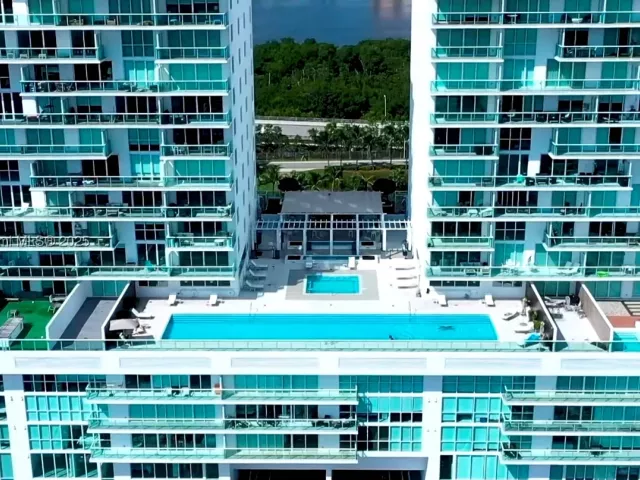 3-bedroom condo for sale in Sunny Isles Beach - 400 Sunny Isles Blvd 1519 - MondialRealty