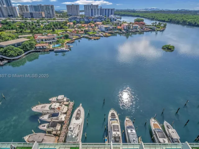 3-bedroom condo for sale in Sunny Isles Beach - 400 Sunny Isles Blvd 1519 - MondialRealty
