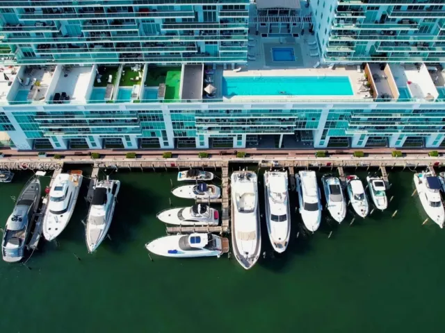 3-bedroom condo for sale in Sunny Isles Beach - 400 Sunny Isles Blvd 1519 - MondialRealty