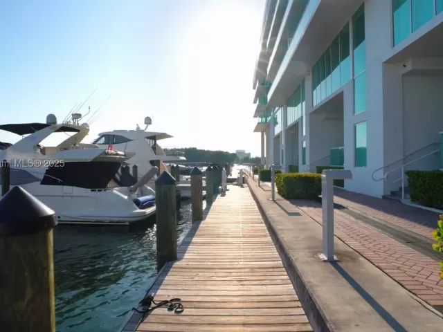 3-bedroom condo for sale in Sunny Isles Beach - 400 Sunny Isles Blvd 1519 - MondialRealty