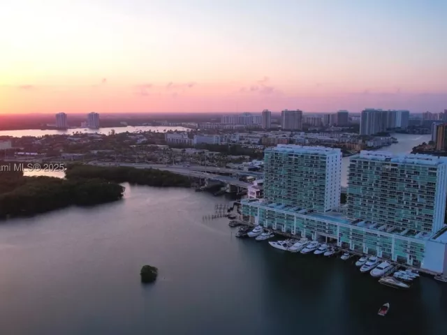 3-bedroom condo for sale in Sunny Isles Beach - 400 Sunny Isles Blvd 1519 - MondialRealty