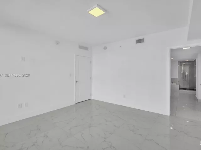 3-bedroom condo for sale in Sunny Isles Beach - 400 Sunny Isles Blvd 1519 - MondialRealty