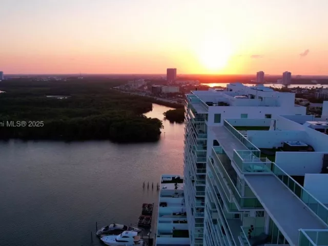 3-bedroom condo for sale in Sunny Isles Beach - 400 Sunny Isles Blvd 1519 - MondialRealty