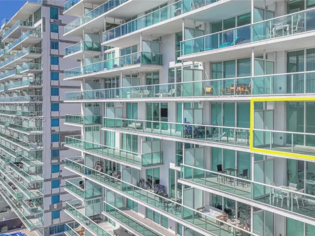 3-bedroom condo for sale in Sunny Isles Beach - 400 Sunny Isles Blvd 1519 - MondialRealty
