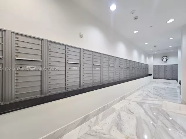 3-bedroom condo for sale in Sunny Isles Beach - 400 Sunny Isles Blvd 1519 - MondialRealty