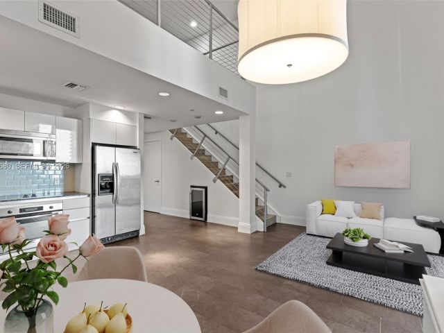 1-bedroom condo for sale in Miami - 1050 Brickell Ave 1006 - MondialRealty