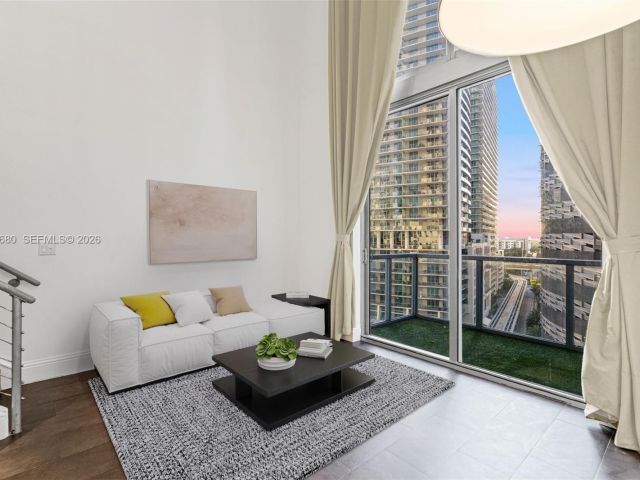 1-bedroom condo for sale in Miami - 1050 Brickell Ave 1006 - MondialRealty