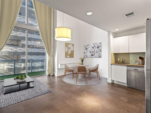 1-bedroom condo for sale in Miami - 1050 Brickell Ave 1006 - MondialRealty