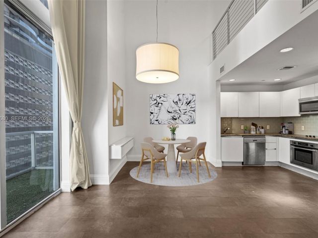 1-bedroom condo for sale in Miami - 1050 Brickell Ave 1006 - MondialRealty